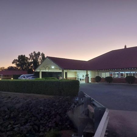 Emerald Explorers Inn Kültér fotó
