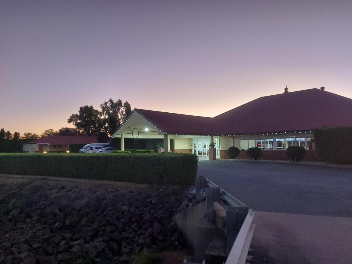 Emerald Explorers Inn Kültér fotó