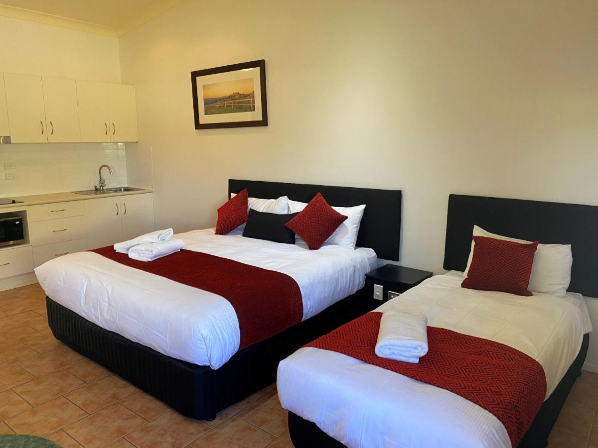 Emerald Explorers Inn Kültér fotó