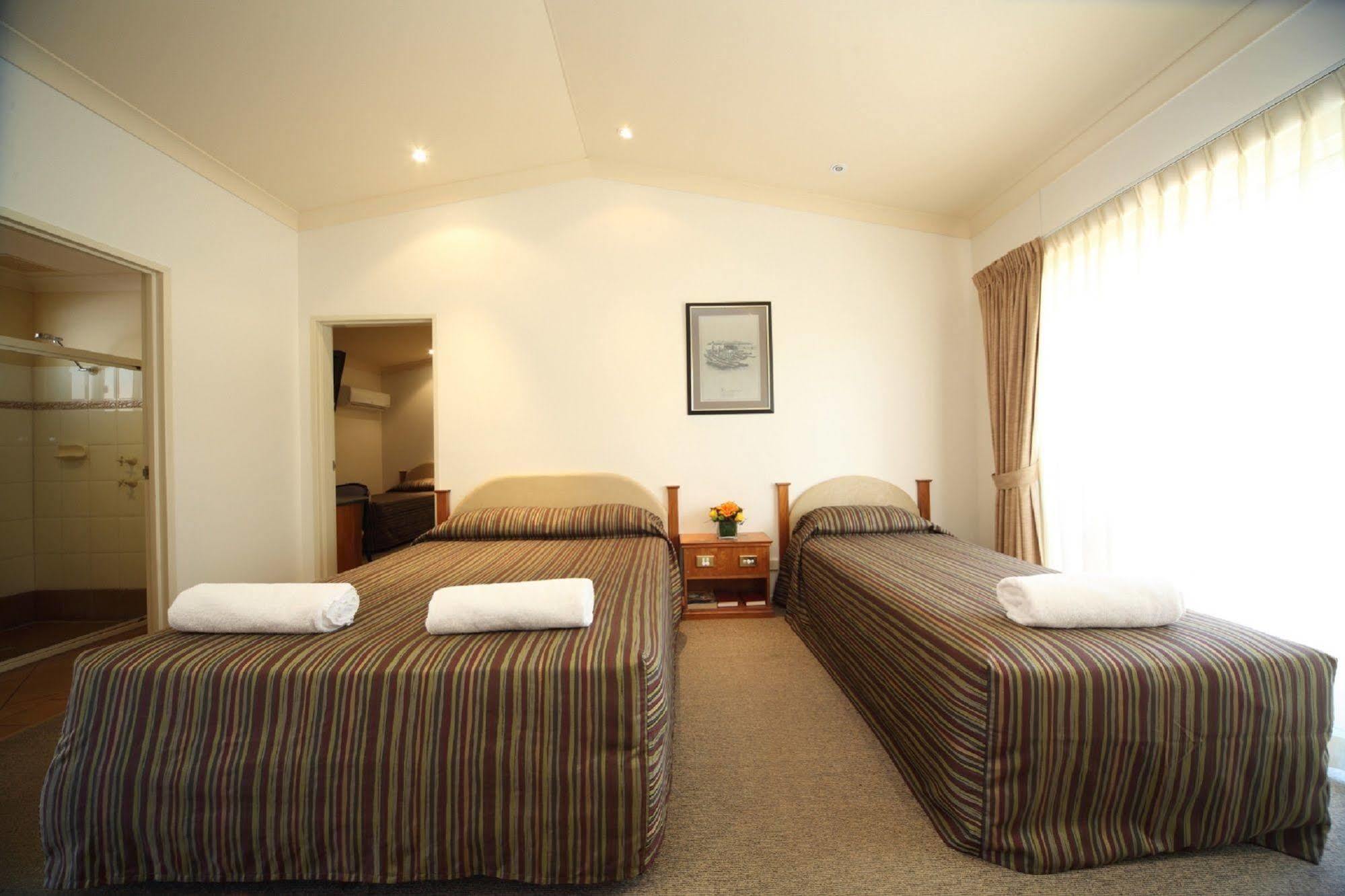 Emerald Explorers Inn Kültér fotó