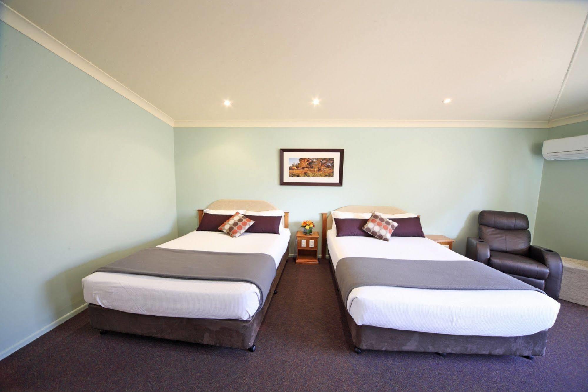 Emerald Explorers Inn Kültér fotó